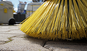 Fregado y barrido mecanizado de suelos en Elda - Alicante Fregado y barrido mecanizado de suelos en Elda - Alicante